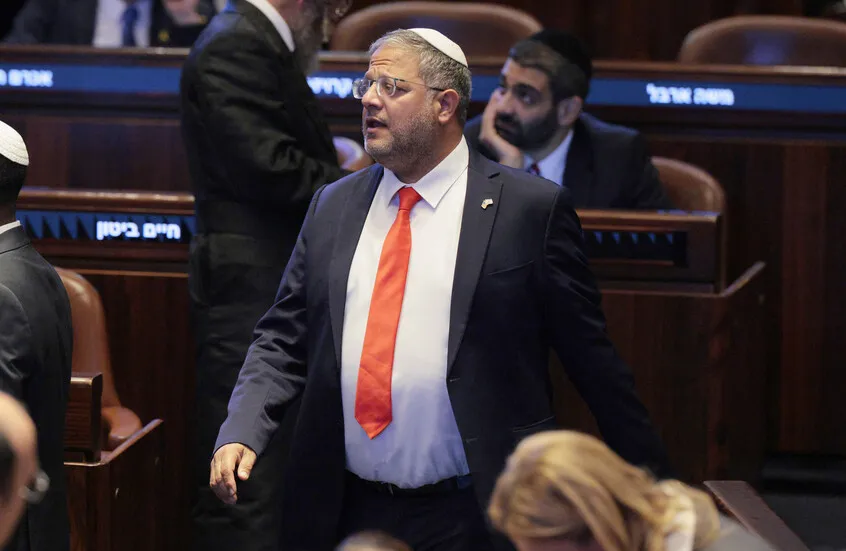 بن غفير ينفجر غضبا في مقابلة إذاعية: كنت سأقوم بنفسي برمي عودة والطيبي إلى سوريا